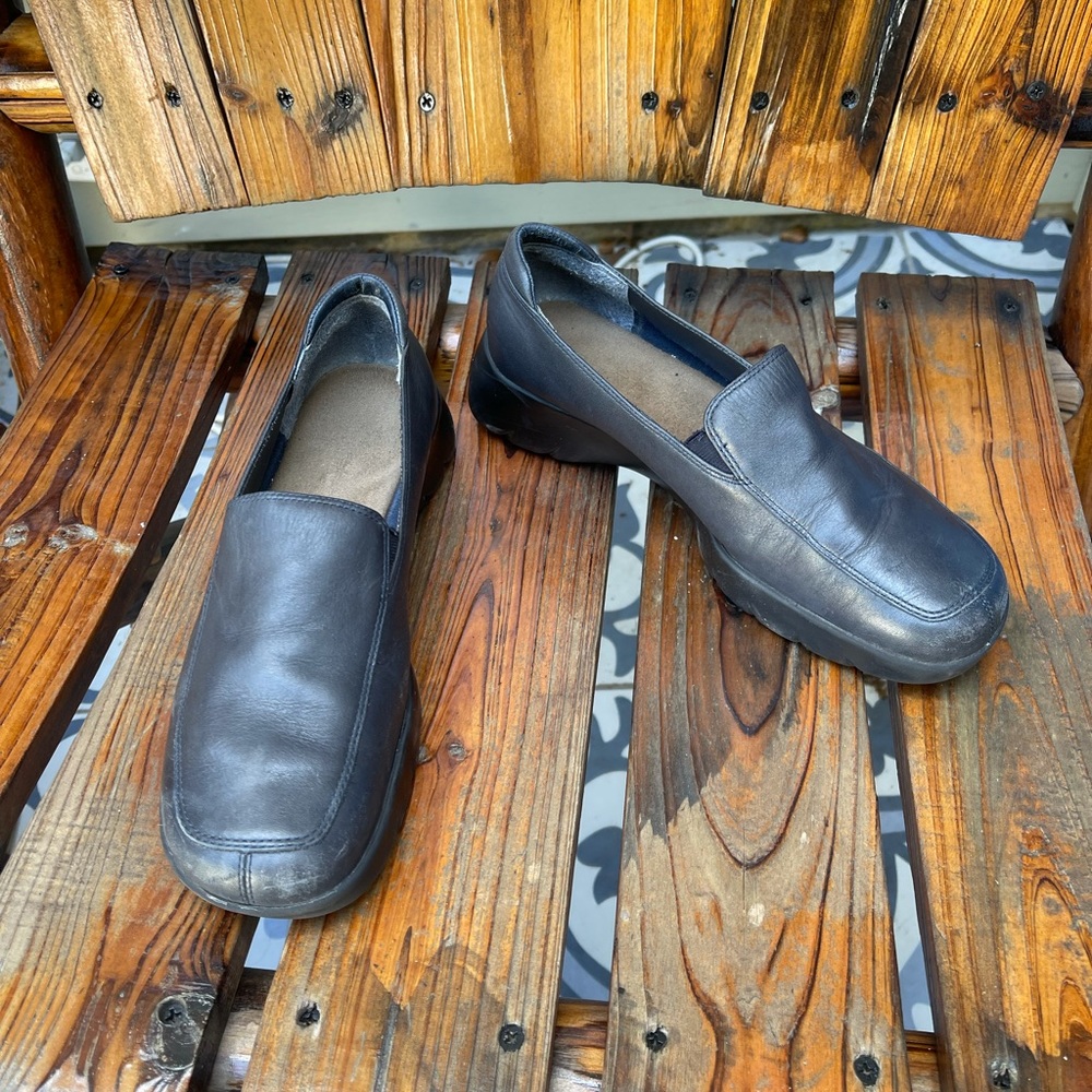 All leather black US women’s size 8.5 loafers